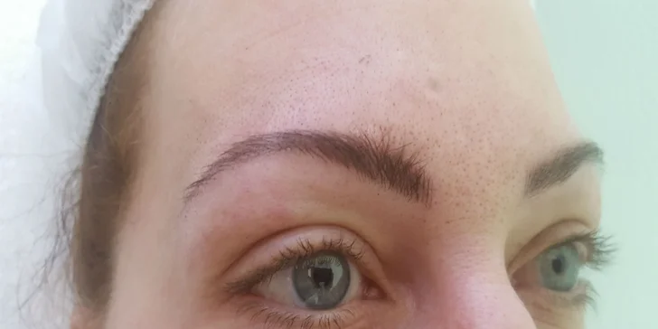 Permanentný make-up obočia microbladingom