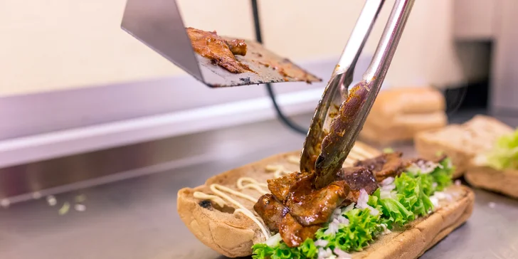 Nadupaný sandwich s MISHTE TWIST zemiačikmi a omáčkou