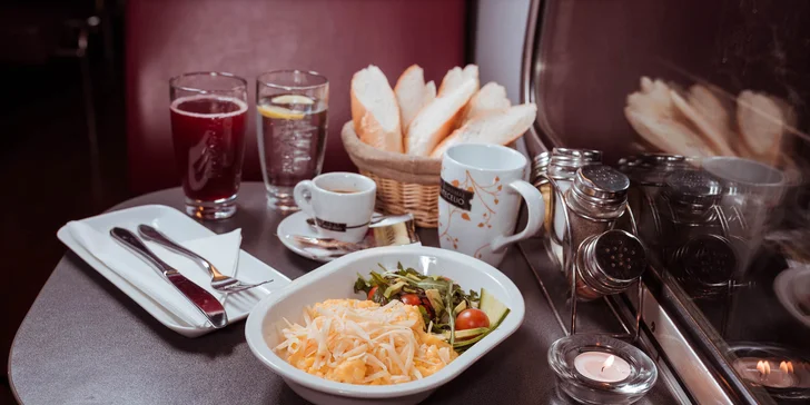 Raňajkové menu: praženica, párky alebo palacinky v Metro kaviarni