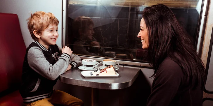 Nápoj a koláč alebo babychino, či kakao pre deti v Metro kaviarni