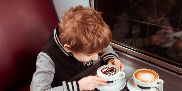 Nápoj a koláč alebo babychino, či kakao pre deti v Metro kaviarni