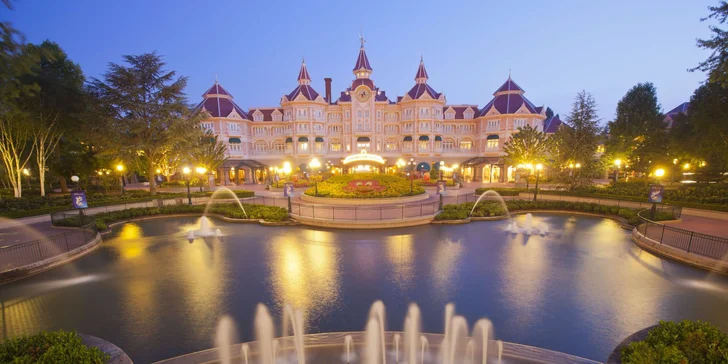 Klenot menom Paríž, krása zámku Versailles a Disneyland