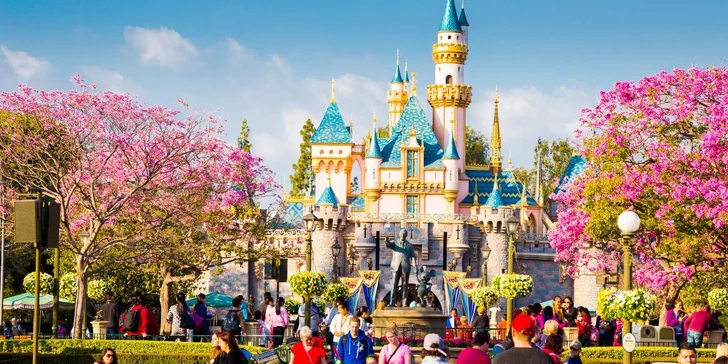 Klenot menom Paríž, krása zámku Versailles a Disneyland