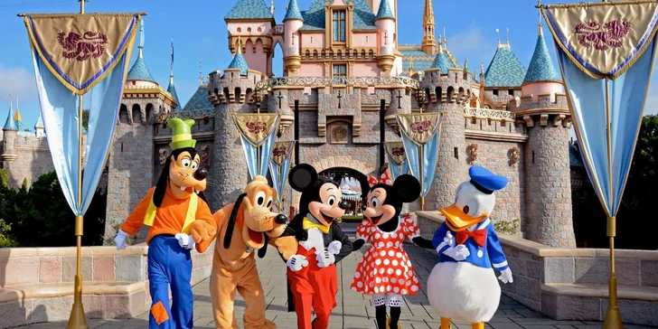 Klenot menom Paríž, krása zámku Versailles a Disneyland
