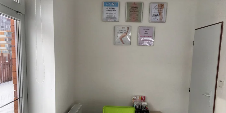 Suchá pedikúra alebo manikúra s gél lakom alebo shellacom