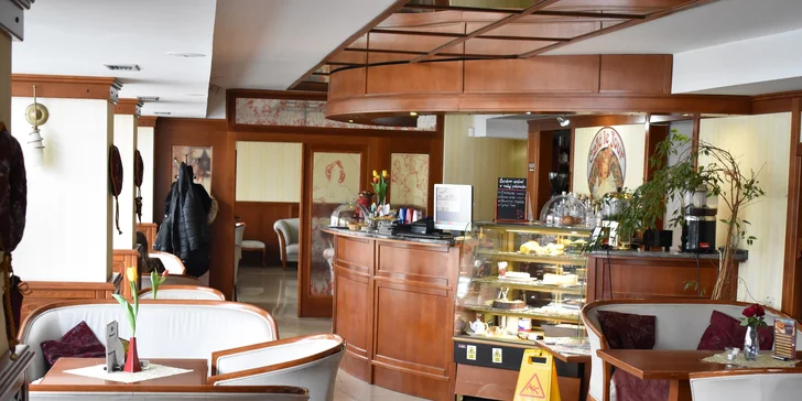 Espresso Musetti s maslovým croissantom alebo pagáčikom