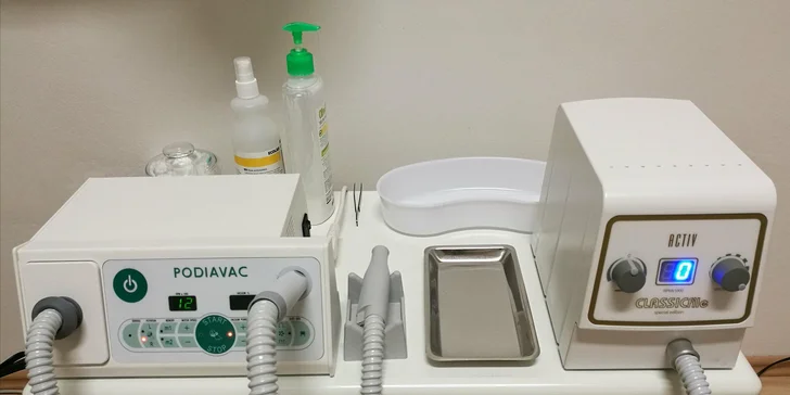 Medicinálna suchá pedikúra pre krásne a zdravé chodidlá alebo úprava nechtov