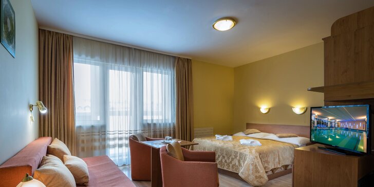 Relaxačné pobyty pre rodičov s wellness, bazénom, masážou alebo až 10 liečebnými procedúrami v Dudinciach v Hoteli Prameň***