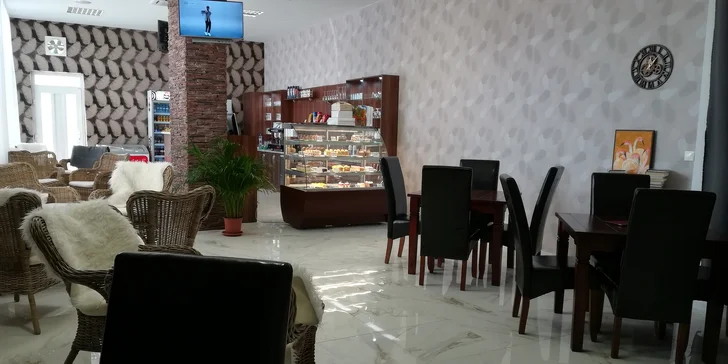 Káva a koláčik v centre Galanty