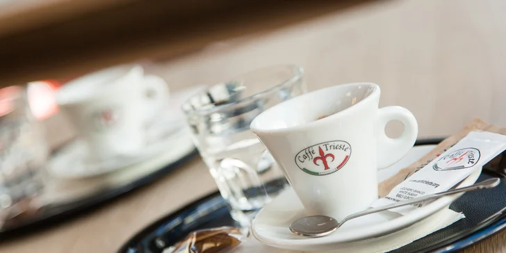 Espresso Trieste s cheesecakom alebo tortou