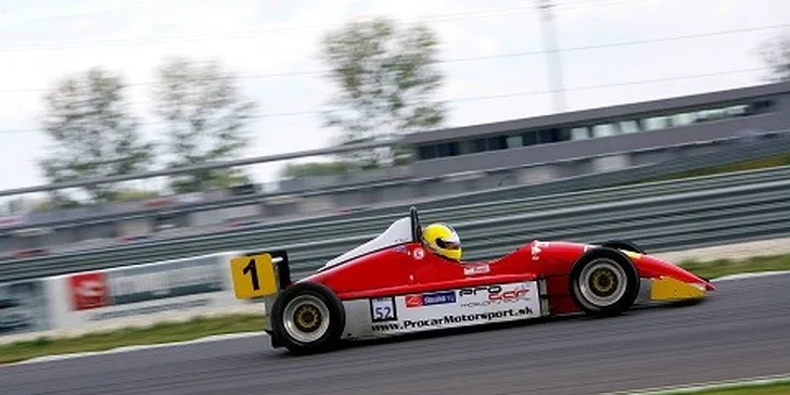 Jazda formulou samostatne alebo s pilotom