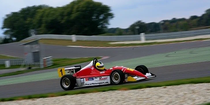 Jazda formulou samostatne alebo s pilotom