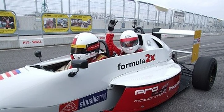 Jazda formulou samostatne alebo s pilotom