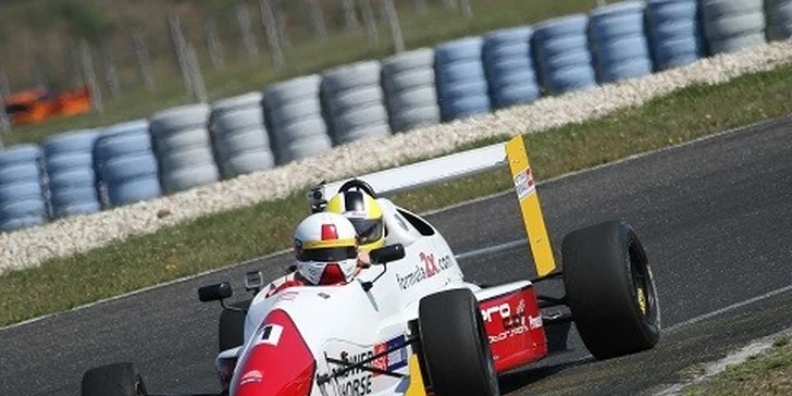 Jazda formulou samostatne alebo s pilotom