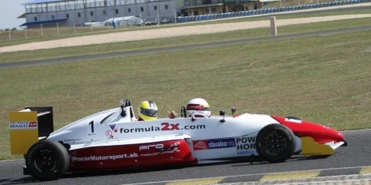 Jazda formulou samostatne alebo s pilotom