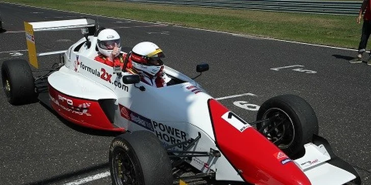 Jazda formulou samostatne alebo s pilotom