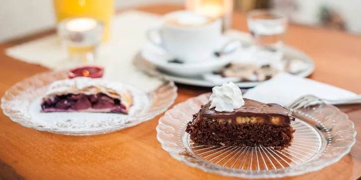 Čaj alebo káva s koláčikom v kaviarni Mon café