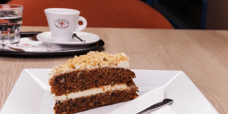Espresso Trieste s cheesecakom alebo tortou