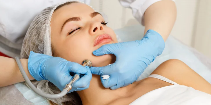 Mikrodermabrázia s hydratujúcimi maskami alebo rádiofrekvencia
