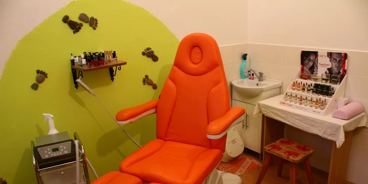 Prístrojová pedikúra s lakovaním