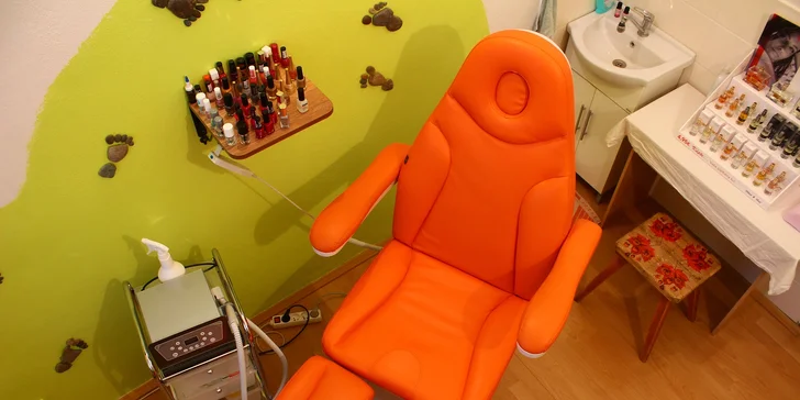 Prístrojová pedikúra s lakovaním