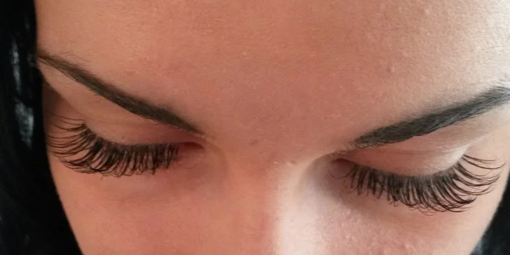 Dokonalý pohľad vďaka mihalniciam aplikovaným v Beauty Bare