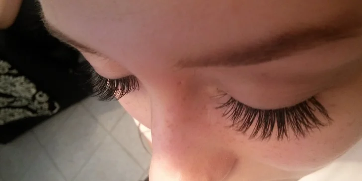 Dokonalý pohľad vďaka mihalniciam aplikovaným v Beauty Bare