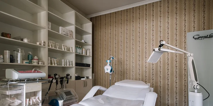 Diamantová dermabrázia či fotónová LED terapia