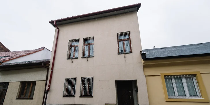 Diamantová dermabrázia či fotónová LED terapia