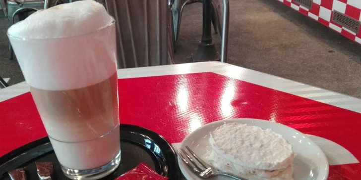 Káva a koláč podľa vlastného výberu