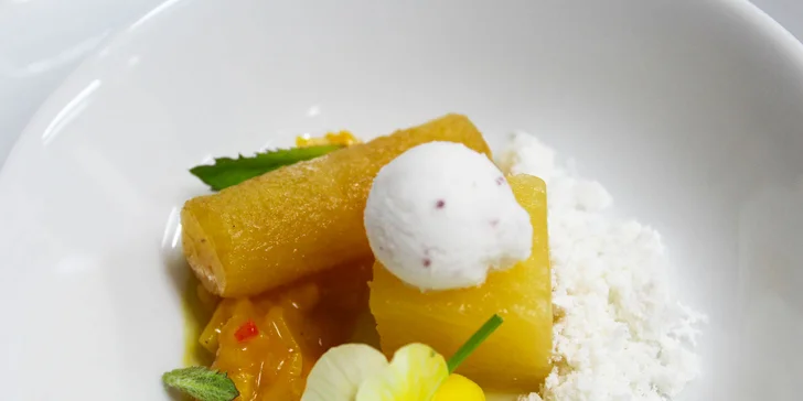 Degustačná thajská večera a vstup do wellness v Hoteli Lesná****