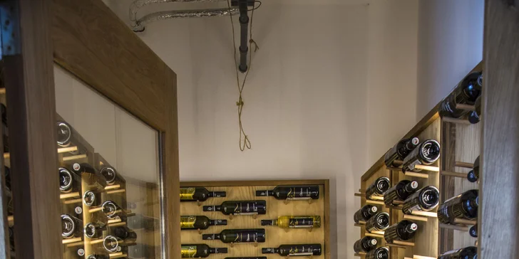 Jar medzi vinicami: relax na Slovácku s polpenziou, wellness a miestnym vínom