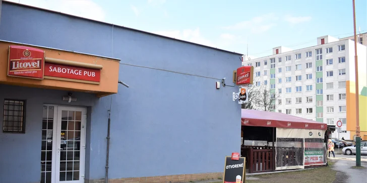 Poctivá pizza v Sabotage pube a nápoj