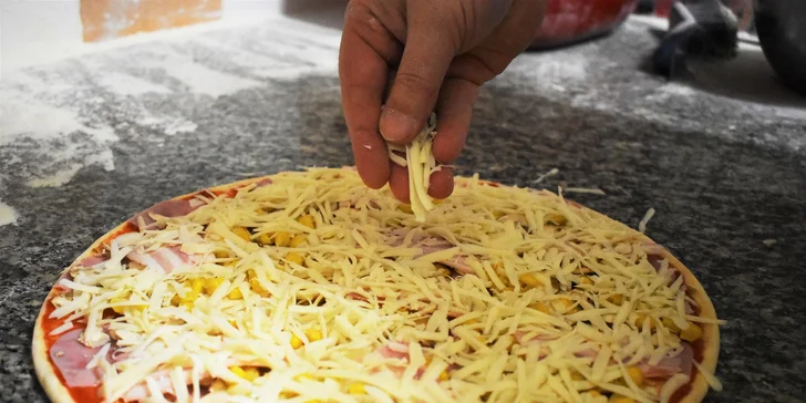 Poctivá pizza v Sabotage pube a nápoj