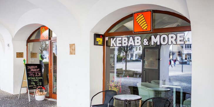 Chutný kebab alebo syrový box v centre Žiliny