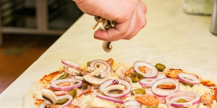 Pizza podľa vlastného výberu a hodina bowlingu