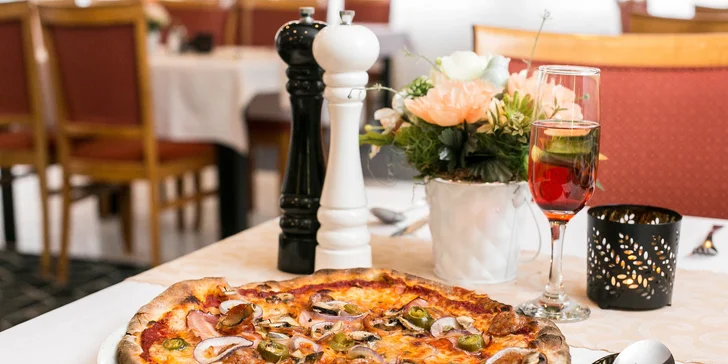 Pizza podľa vlastného výberu a hodina bowlingu