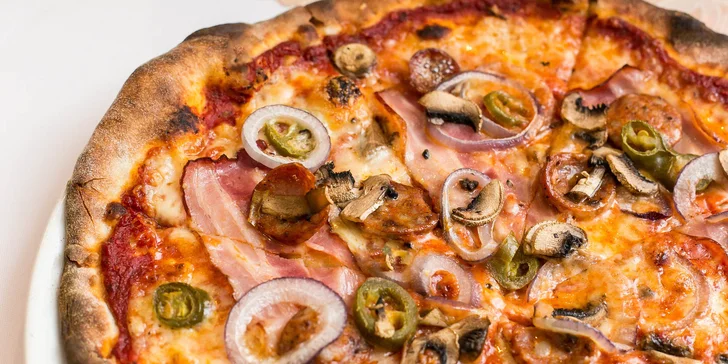 Pizza podľa vlastného výberu a hodina bowlingu