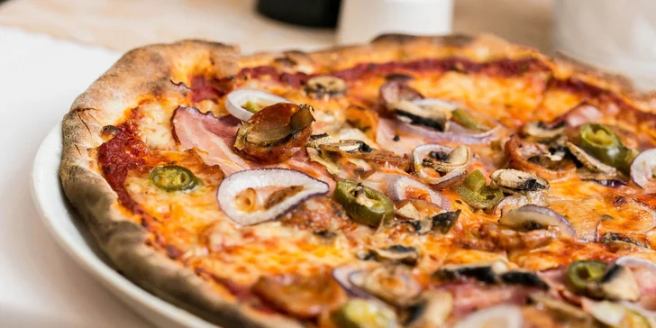 Pizza podľa vlastného výberu a hodina bowlingu