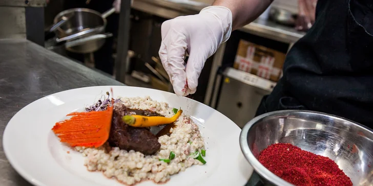 Hovädzí steak zo sviečkovice s redukciou zo sliviek