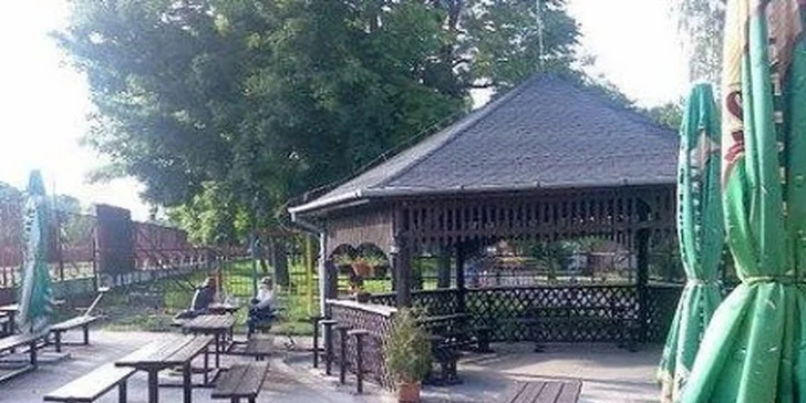 1,40 eur za vychladené pivečko Staropramen a k tomu panák hrušky Jelínek. Vyhoďte si z kopýtka a pozvite priateľov na pohárik so zľavou 50%!