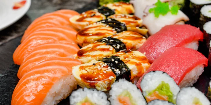 Sushi menu s ostrokyslou polievkou pre 1 alebo 2 osoby