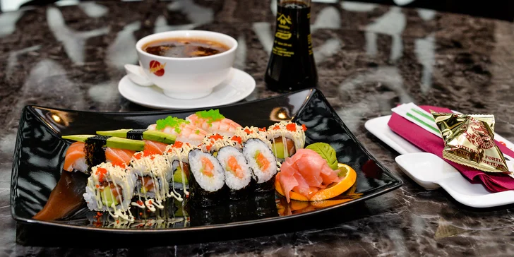 Sushi menu s ostrokyslou polievkou pre 1 alebo 2 osoby