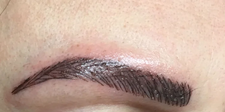 Microblading či permanentný make-up obočia