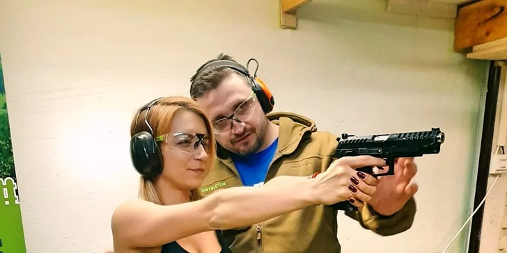 Streľba zo zbraní podľa vlastného výberu na krytej strelnici