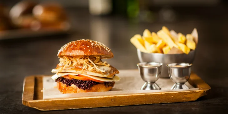 Colorado hamburger alebo Papas burger - každý s dvojitou porciou syra