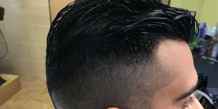 Pánsky strih vlasov a úprava brady v Sparkle Barbershope