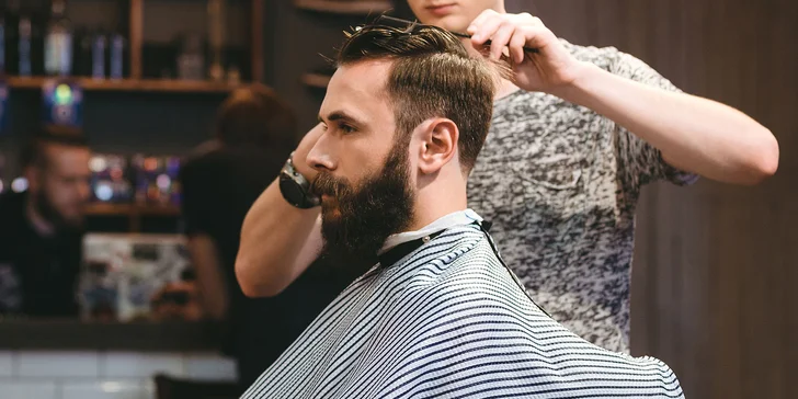 Pánsky strih vlasov s možnosťou úpravy brady a stylingom v Sparkle barber salóne