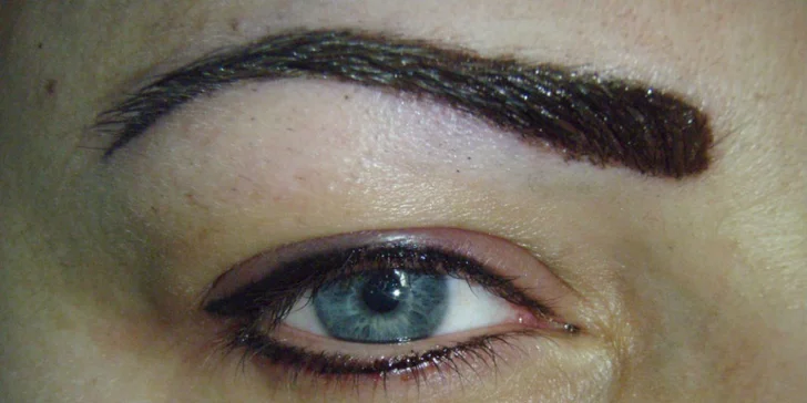 Microblading či permanentný make-up obočia