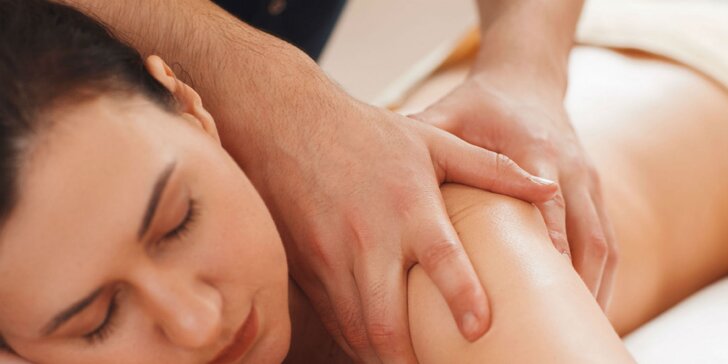 Kreatívna liečebná masáž chrbta alebo manuálna lymfodrenáž nôh